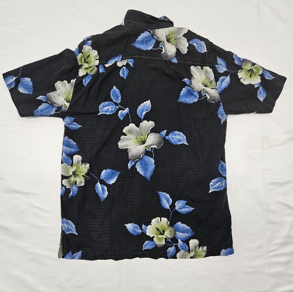 Tommy Bahama Small 100% Silk  Floral Pattern button-up shirt - Picture 10 of 10